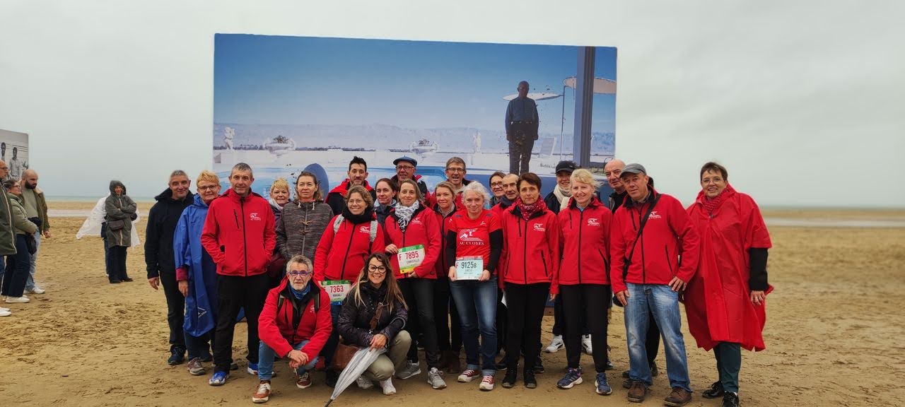 Une Vague Rouge Sur Les Planches De Deauville